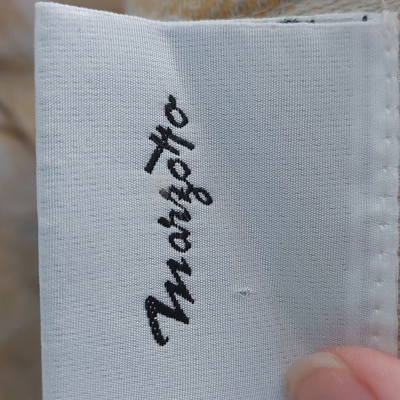 Stunning 100% wool Shawl - Picture 4 of 7